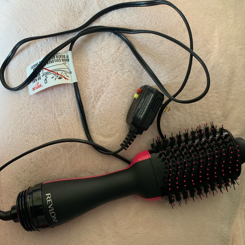 One-Step Hair Dryer And Volumizer Hot Air Brush